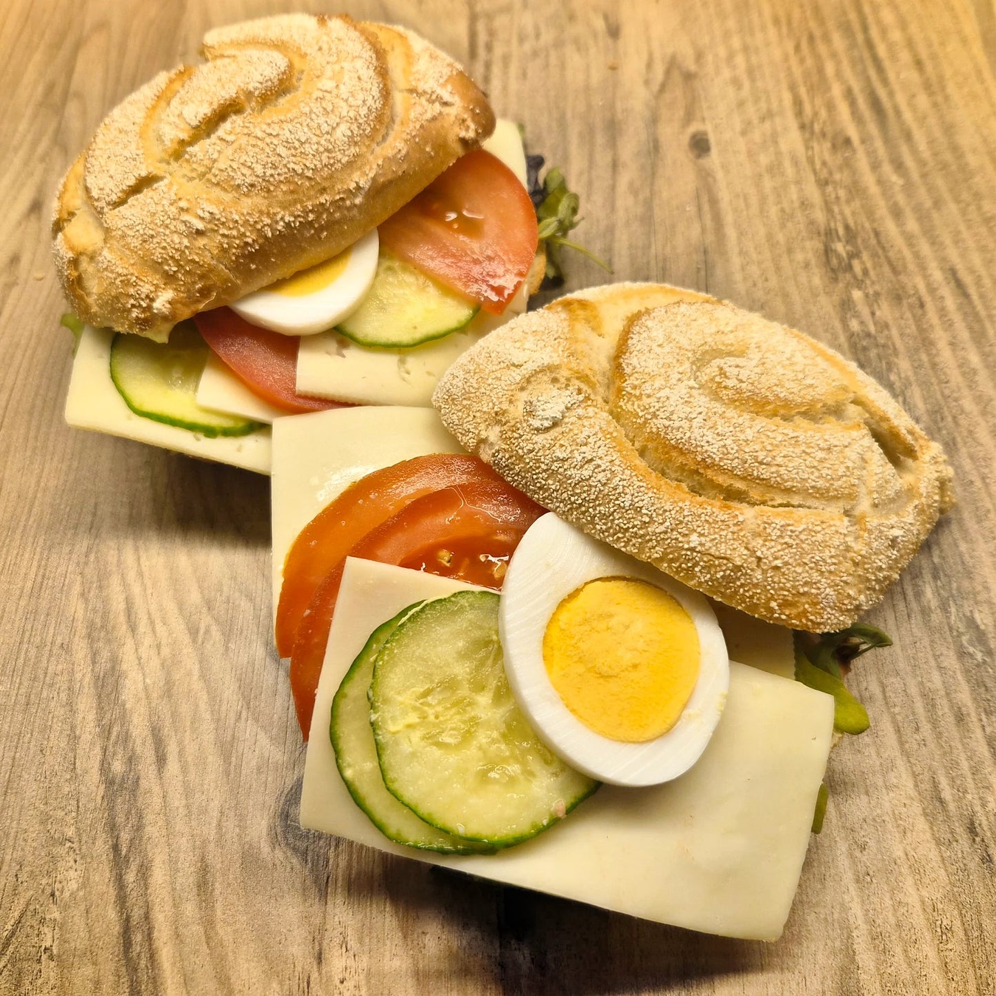 Günthers Gudde mit Käse – Dinkelgrießbrötchen mit Gouda